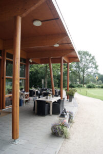 Nieuwbouw Clubgebouw Bar Golfclub Riel Geldrop. Architectonisch Bouwkundig Ontwerp Architectenbureau VLDP architecten Eindhoven.